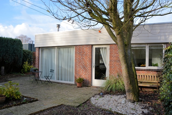 Bos-Lodge: sfeervolle bungalow tussen bos, water en strand - thumbnail 1