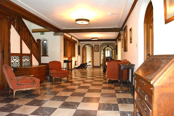 48-persoons kasteel in Freux met wellness en 19 slaapkamers - thumbnail 4