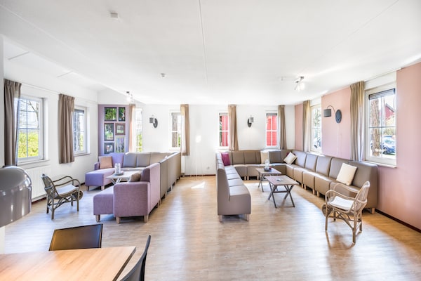 Luxe groepsvilla voor 24 personen op Vakantiepark Weerterbergen - thumbnail 2