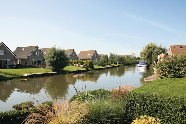 Ruim vakantiehuis aan de grachten in Medemblik voor 6 personen - thumbnail 6