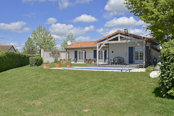 Villa met privézwembad in Vasles: luxe rust in L'Aveneau - thumbnail 1