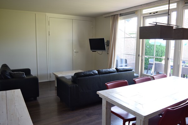 Ruime stenen bungalow voor 6 personen in autovrij vakantiepark Voorthuizen - thumbnail 2