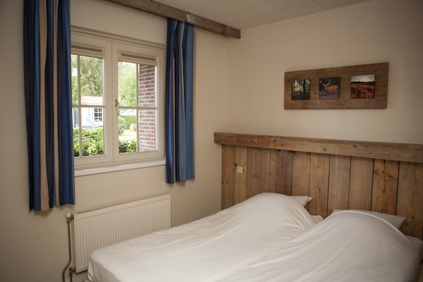 Ruime stenen bungalow voor 6 personen in autovrij vakantiepark Voorthuizen - thumbnail 4