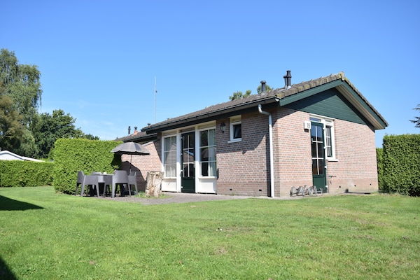 Vrijstaande groepsbungalow voor 10 personen op de Veluwe met tuin - thumbnail 1