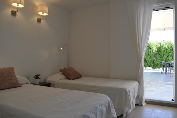 Moderne vrijstaande villa met privézwembad op 500 meter van Cala Codolar - thumbnail 5