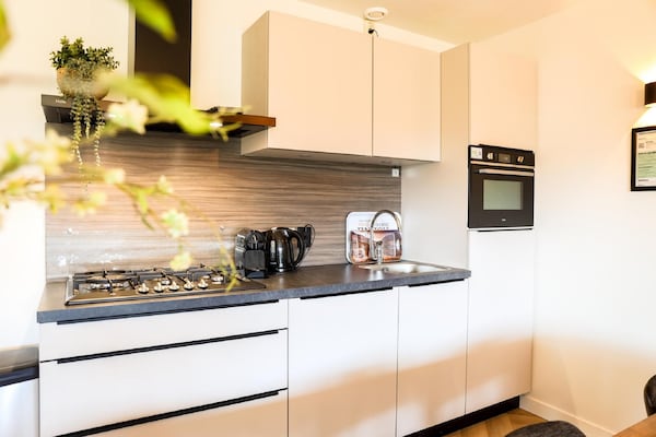 Groepsbungalow met haard op de Veluwe, 14 pers., huisdieren welkom - thumbnail 3