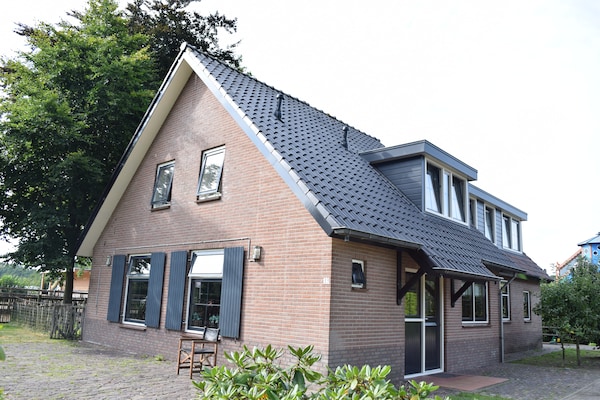 Vrijstaande groepsvilla met privézwembad in bosrijk Voorthuizen - thumbnail 1