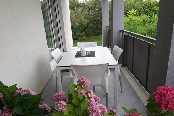 Op 1,0 km van het centrum: modern appartement aan zee in Kastel Stafilic - thumbnail 4