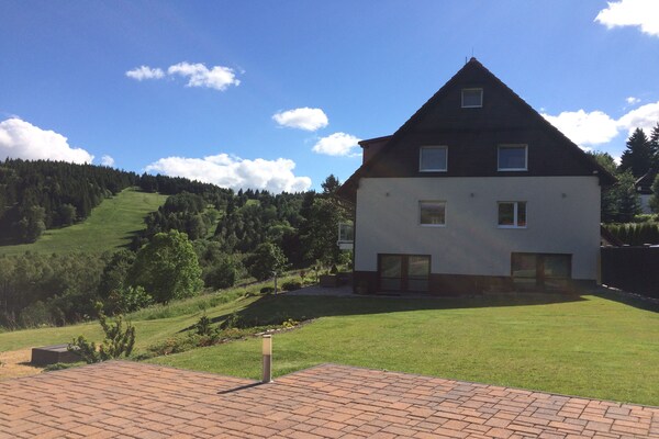 Villa Maximus: Ruim vakantiehuis voor 12 personen aan de skipiste in Jáchymov - thumbnail 6