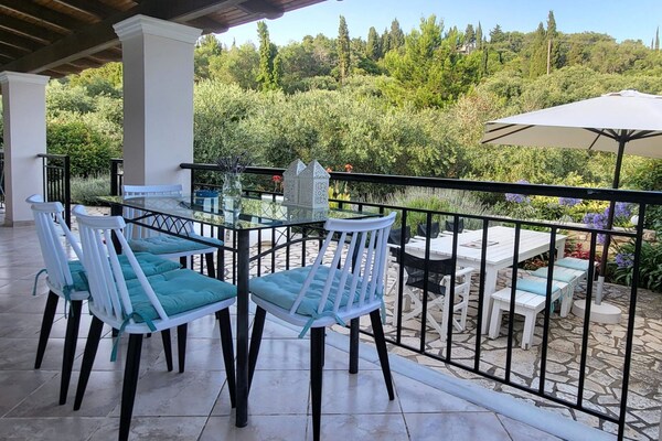 Villa Spirena: Vrijstaande villa met uitzicht op zee bij Afionas, Corfu - thumbnail 2