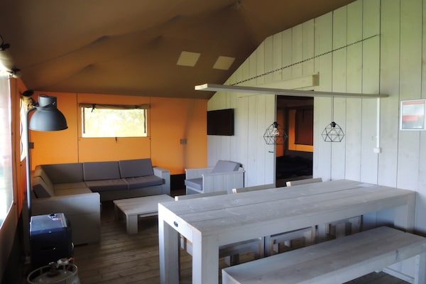 Safaritent voor 8 personen met eigen sanitair op Recreatiepark de Boshoek - thumbnail 3