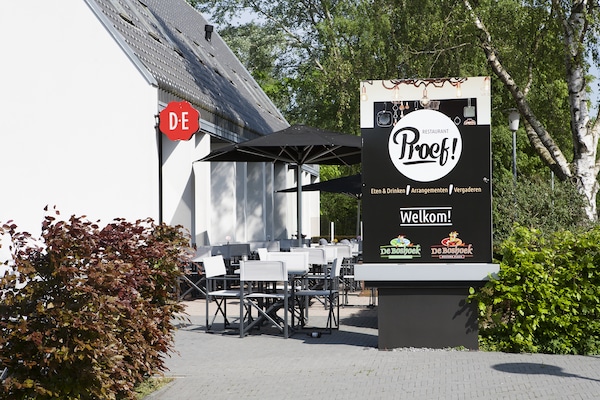 Safaritent voor 8 personen met eigen sanitair op Recreatiepark de Boshoek - thumbnail 5