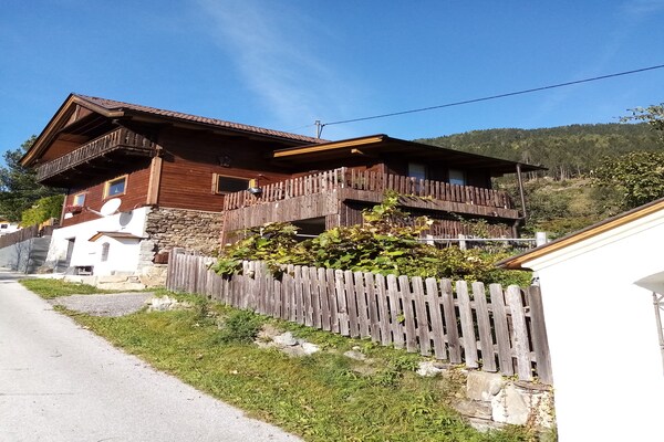 Chalet Jari - Vrijstaand chalet met panoramisch uitzicht in Rangersdorf, Karinthië - thumbnail 1