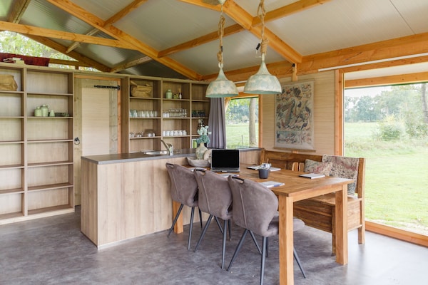Luxe glamping tent op rustiek vakantiepark in het Overijsselse Buurse - thumbnail 2