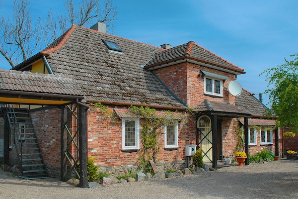 Sfeervol landhuis in Darłowo vlakbij de Oostzee - thumbnail 1
