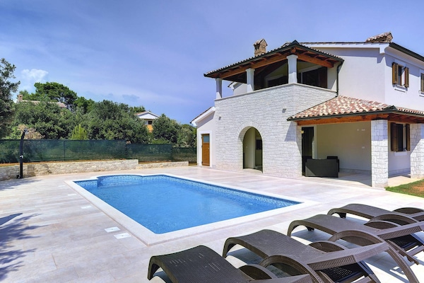 Moderne villa met privézwembad op 2 km van het strand in Medulin - thumbnail 3