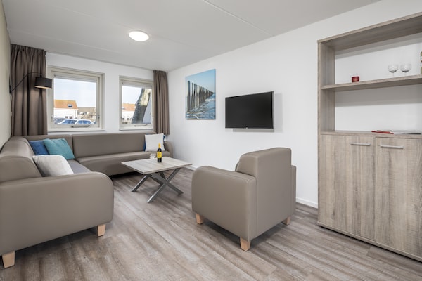 Halfvrijstaande 8-persoons bungalow op Vakantiepark de Soeten Haert in Renesse - thumbnail 1