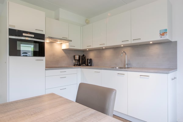 Vrijstaande bungalow voor 8 personen op vakantiepark in Renesse, Zeeland - thumbnail 3