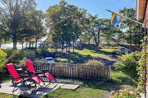 Vrijstaand vakantiehuis met prachtig zeezicht bij Figeholm - thumbnail 3
