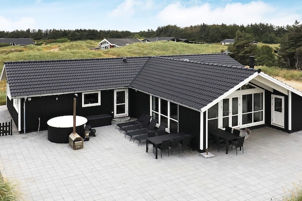 Op 300 m van zee: Modern vakantiehuis in Løkken voor 10 personen - thumbnail 1