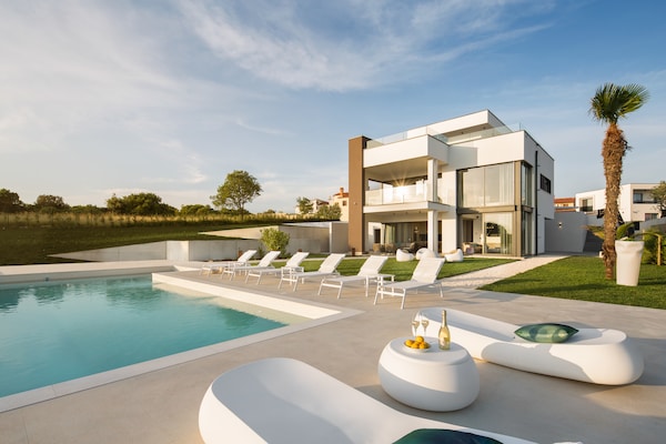 8-persoons luxe villa met privézwembad in Pula - thumbnail 3