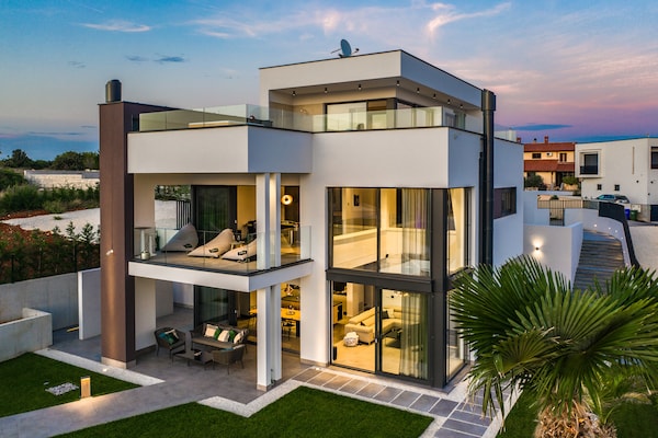 8-persoons luxe villa met privézwembad in Pula - thumbnail 4