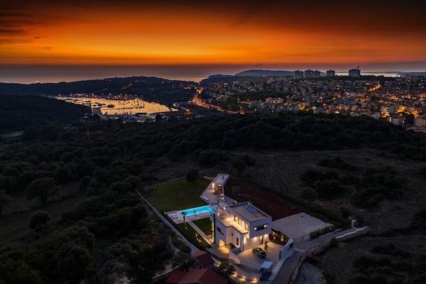 8-persoons luxe villa met privézwembad in Pula - thumbnail 5