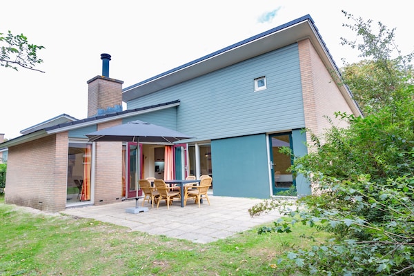 Vrijstaande villa in vakantiepark Kijkduin, 75m², 3 slaapkamers, hondvriendelijk - thumbnail 1