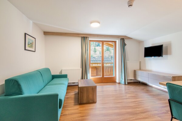 Rustiek appartement in bosrijke omgeving Wald im Pinzgau, vlakbij Zillertal Arena - thumbnail 2