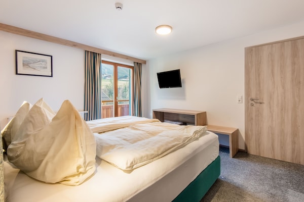 Rustiek appartement in bosrijke omgeving Wald im Pinzgau, vlakbij Zillertal Arena - thumbnail 6
