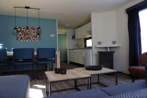 Vrijstaand 6-persoons chalet op Recreatiepark Duinhoeve in Udenhout - thumbnail 4