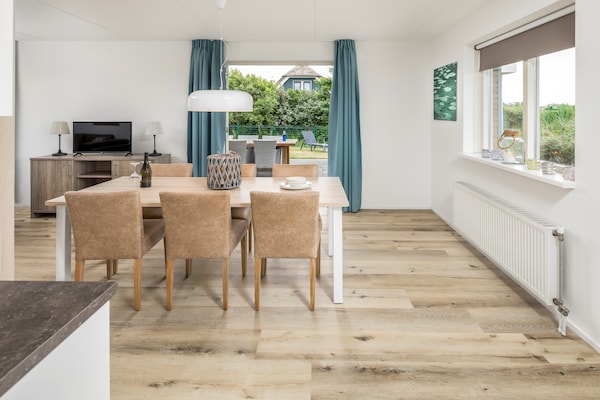 Vrijstaande rietgedekte villa met sauna, 500m van strand Julianadorp - thumbnail 2