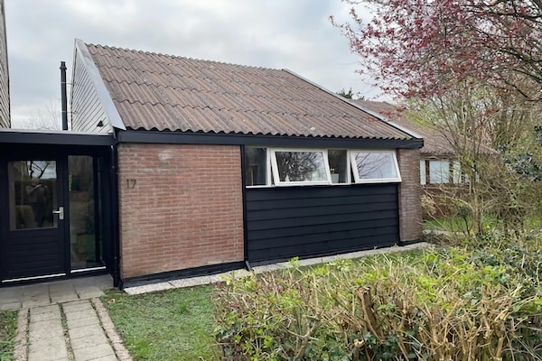 Knus vakantiehuis De Reker Zon in Warmenhuizen, dichtbij zee en bos - thumbnail 1