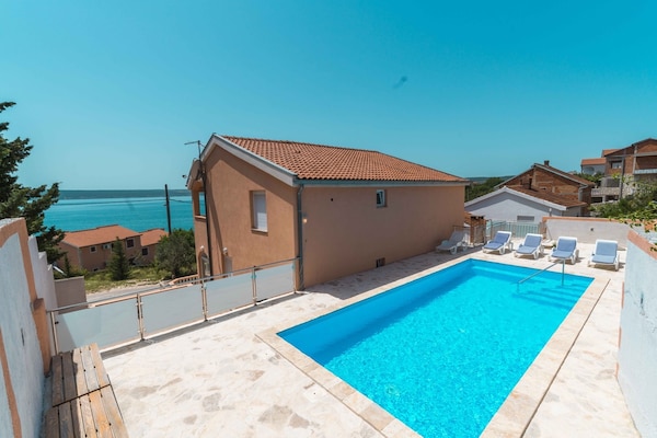 Villa Jasenice - thumbnail 1