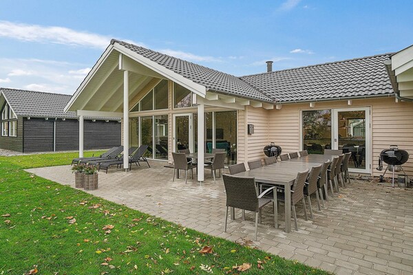 Op 950 m van zee: ruim vakantiehuis in Kappeln voor 18 personen · 242 m² - thumbnail 2