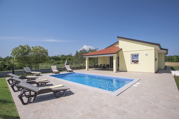 Moderne vrijstaande villa met privézwembad en tuin bij Marčana - thumbnail 5