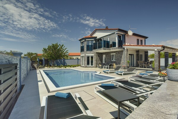 Villa Danijela in Fažana: privézwembad, 4 slaapkamers, vlakbij strand en centrum - thumbnail 3
