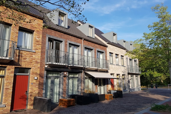 Modern 4-persoonsappartement op Resort Maastricht met zwembad - thumbnail 6