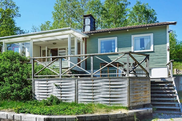 Zweeds vakantiehuis op 100m van zee en fjord bij Munkedal - thumbnail 1