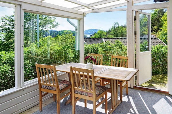 Zweeds vakantiehuis op 100m van zee en fjord bij Munkedal - thumbnail 2