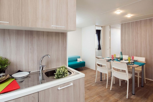 Modern chalet voor 5 personen in Baia Domizia - thumbnail 5