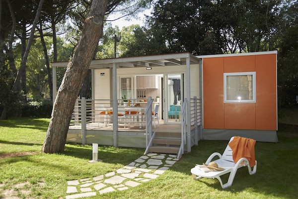 Modern chalet voor 5 personen in Baia Domizia - thumbnail 2