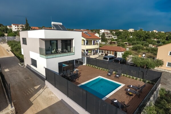 Centraal gelegen villa met privézwembad in Pakoštane - thumbnail 3