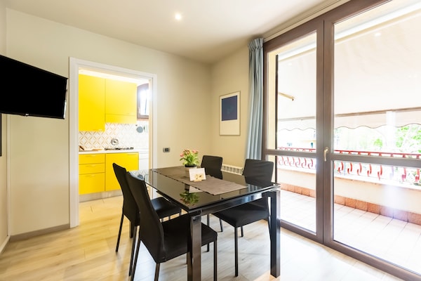 Licht appartement in Sirmione met balkon, 100m van het Gardameer - thumbnail 2