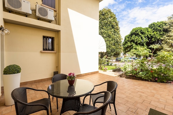Licht appartement in Sirmione met balkon, 100m van het Gardameer - thumbnail 5