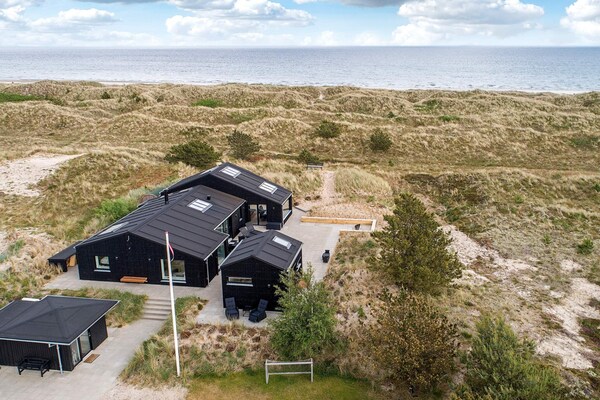 Architectonisch vakantiehuis met zeezicht en sauna op 50m van het strand - thumbnail 1