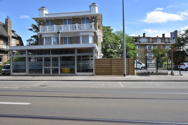 24-persoons vakantiehuis in centrum De Panne vlakbij het strand - thumbnail 1