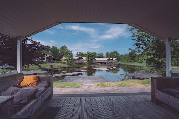 Vakantiepark Eigen Wijze 8: Groepsaccommodatie aan rustige vijver in Flevoland - thumbnail 1