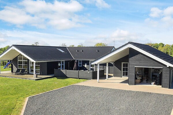 Architectonisch vakantiehuis met sauna & whirlpool op 400m van de Oostzee - thumbnail 1