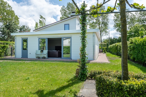 Luxe wellnessvilla op vakantiepark, op loopafstand van het Zeelandse strand - thumbnail 1